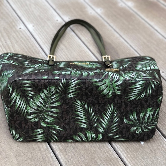 Michael Kors Jet Set Tote-Wallet + Pouch 3 pcs set - Picture 8 of 8